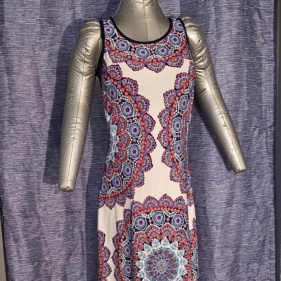 Sleeveless Maxi Dress - Picture 1 of 6